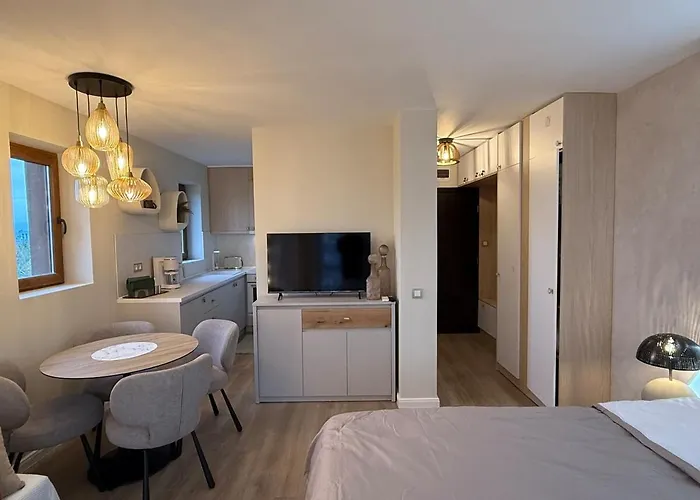 Moderne Et Chic & בנסקו