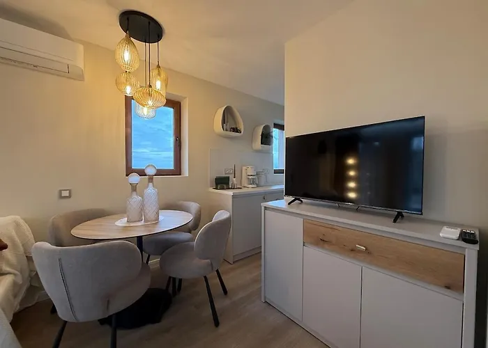 Moderne Et Chic & בנסקו